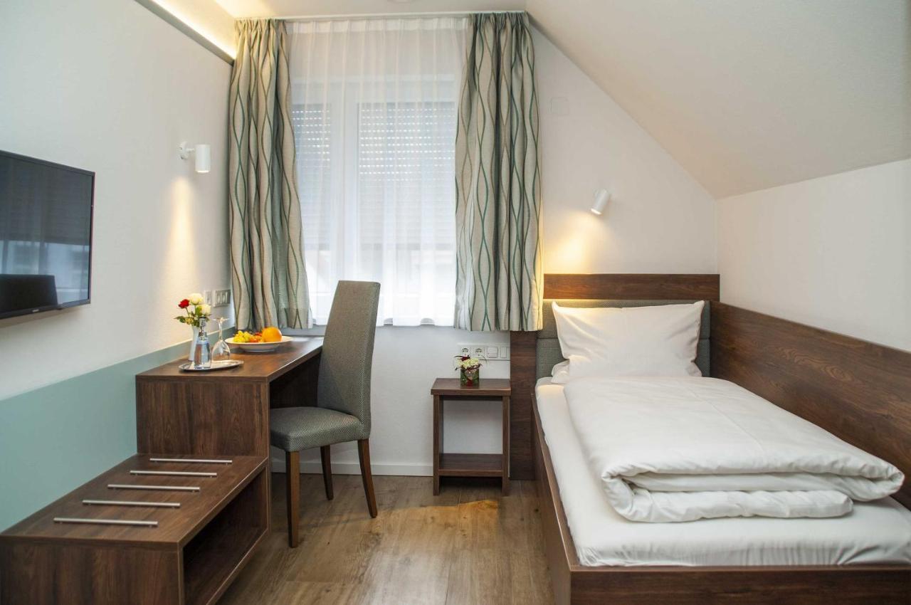 Hotel-Gasthof Krone Greding Buitenkant foto